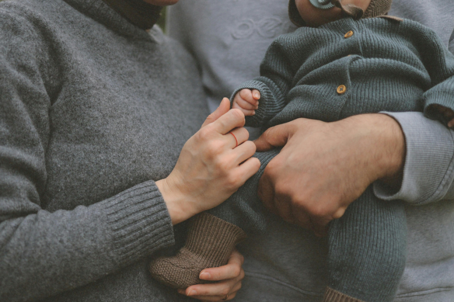 El permís parental de 8 setmanes sí genera vacances: què ha aclarit el Tribunal Suprem