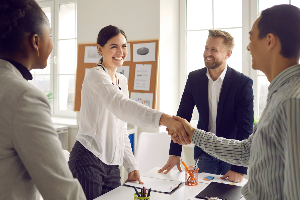 Comprar un negoci o participacions? La decisió que pot canviar la teva inversió