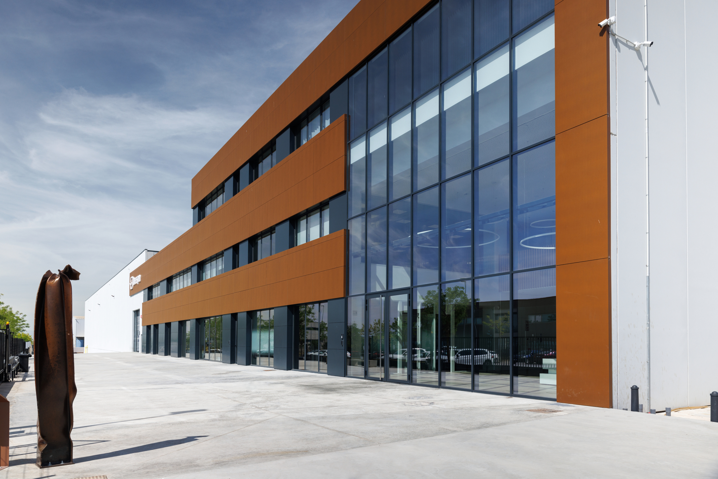 Building a 12,000 m² Industrial Complex