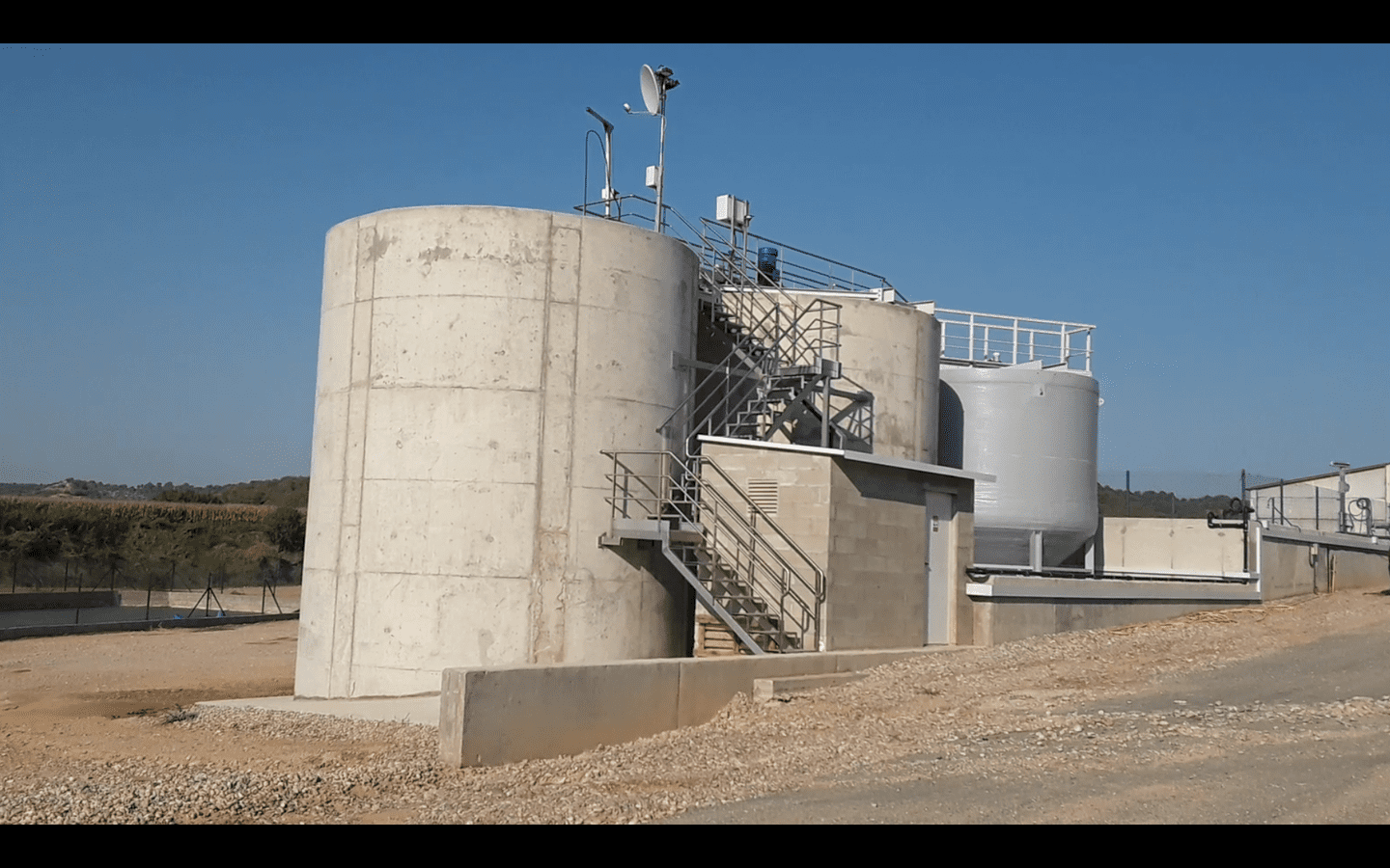 Construint una planta de tractament biològic