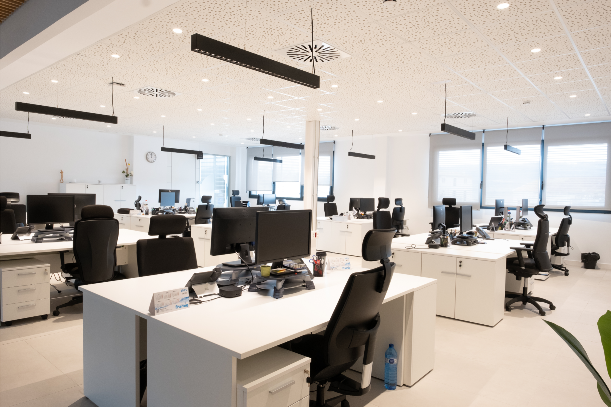 Desarrollo y gestión de un proyecto de obra civil e instalaciones para un complejo industrial y oficinas